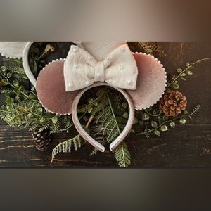 Minnie Ears Pearl with Velvet